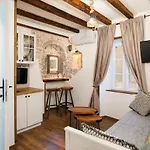Domus Maximus Apartment *