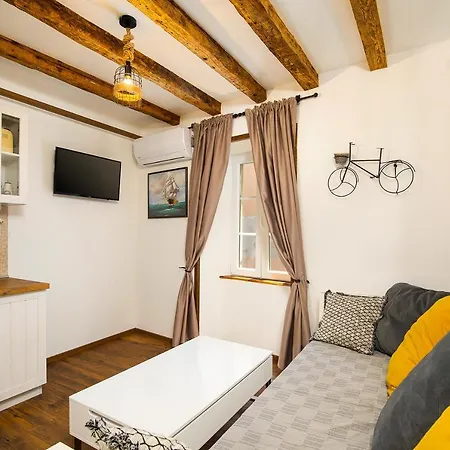 Domus Maximus Apartment *