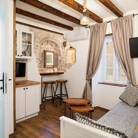 Domus Maximus Apartment *