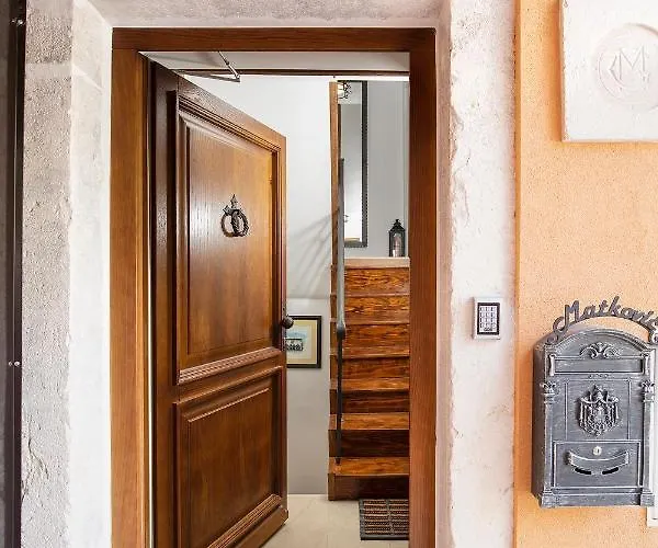 Domus Maximus * Pola