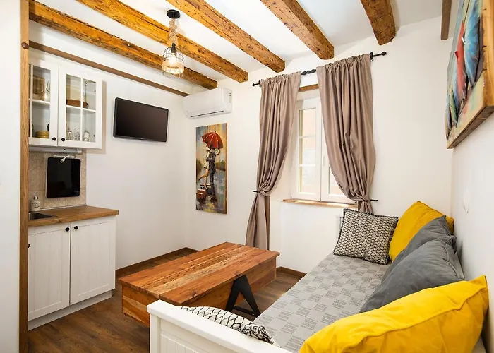 Domus Maximus * Pola